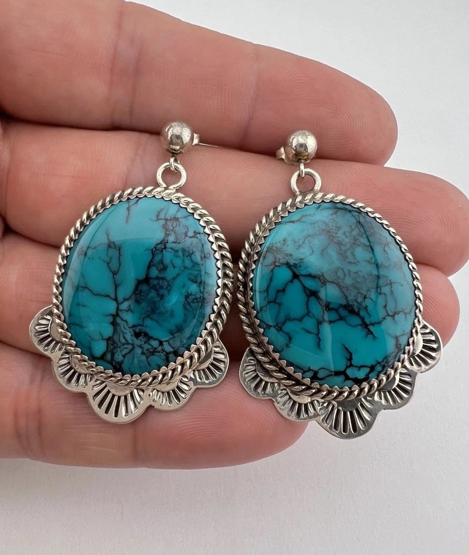 HUGE VTG NAVAJO STERLING SILVER WEBBED KINGMAN TURQUOISE DANGLE EARRINGS 1.75": HUGE VTG NAVAJO STERLING SILVER WEBBED KINGMAN TURQUOISE DANGLE EARRINGS 1.75" HUGE Vtg Navajo Sterling Silver Webbed Kingman Turquoise Dangle Earrings 1.75" Size: 1 3/4" Tall With Dangle & 1 1/8" Wid