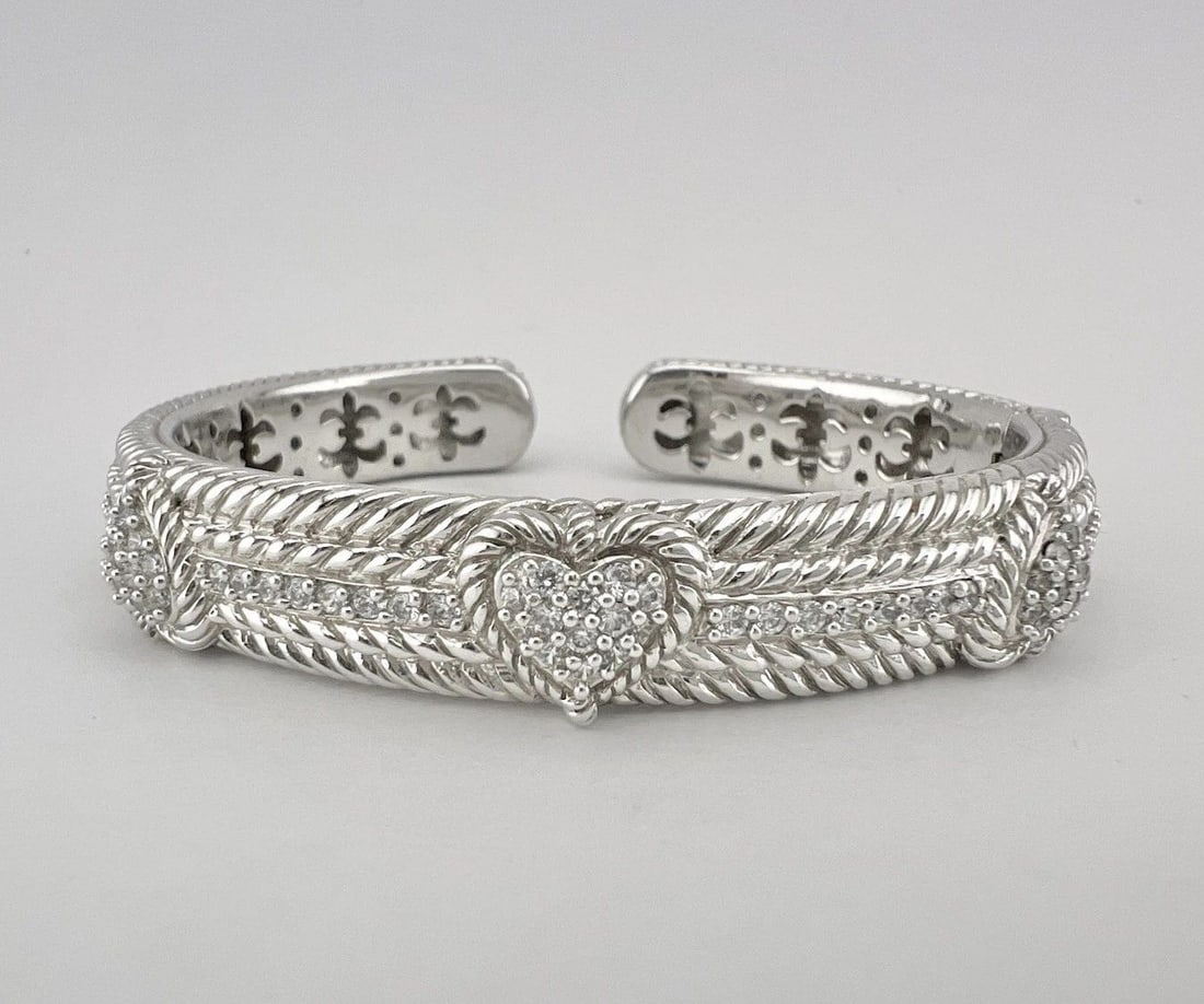 JUDITH RIPKA STERLING SILVER CZ HINGED HEARTS CUFF BRACELET 46.5G: JUDITH RIPKA STERLING SILVER CZ HINGED HEARTS CUFF BRACELET 46.5G Judith Ripka Sterling Silver CZ Hinged Hearts Cuff Bracelet 46.5g Will Fit A Wrist up to 6 3/4" And Its 1mm Wide in the Center Metal: 