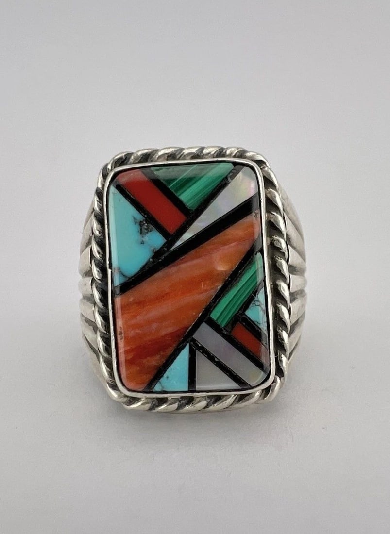 VINTAGE NAVAJO STERLING SILVER MULTI GEMSTONE INLAY STAMPED MEN'S RING 19.2G: VINTAGE NAVAJO STERLING SILVER MULTI GEMSTONE INLAY STAMPED MEN'S RING 19.2G Vintage Navajo Sterling Silver Multi Gemstone Inlay Stamped Men's Ring 19.2g Ring Size: 10.25 - Can Be Re Sized Weight is 1