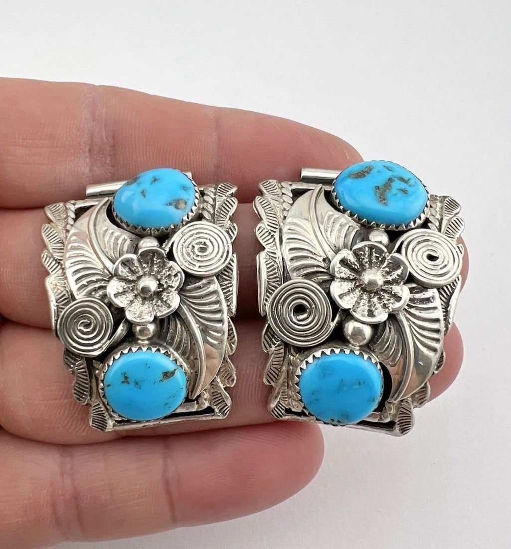 HUGE VTG NAVAJO STERLING SILVER KINGMAN TURQUOISE MEN'S WATCH TIPS -33.1G: HUGE VTG NAVAJO STERLING SILVER KINGMAN TURQUOISE MEN'S WATCH TIPS -33.1G HHUGE Vtg Navajo Sterling Silver Kingman Turquoise Men's Watch Tips -33.1g Weight 33.1 Grams on my scale Size: Over 1 1/2" Tal
