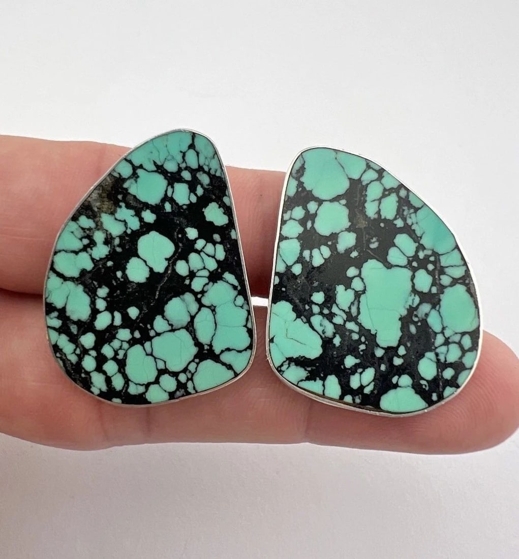 VTG NAVAJO STERLING SILVER #8 SPIDERWEB TURQUOISE SLAB CLIP EARRINGS 1 3/8" (1 of 2)
