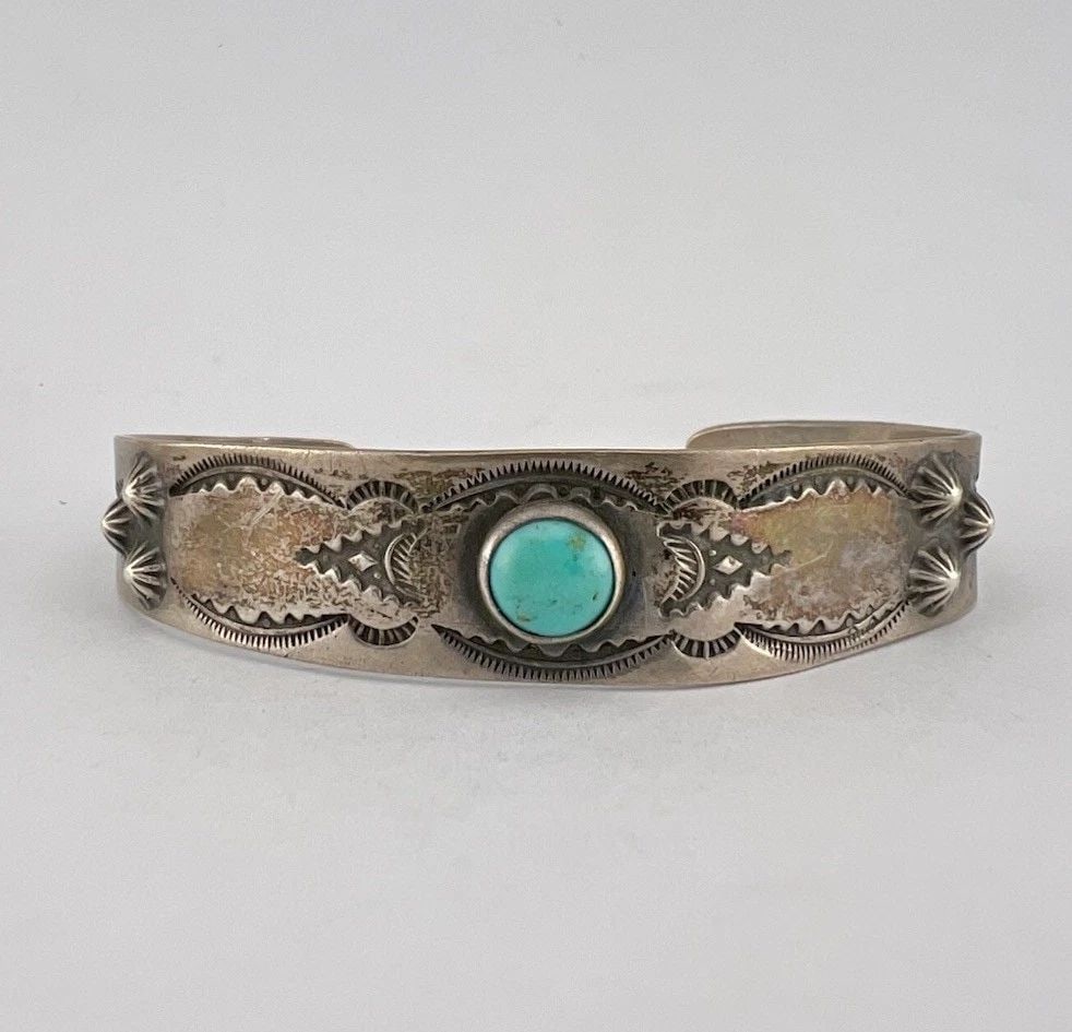 VTG FRED HARVEY NAVAJO STERLING SILVER CERRILLOS TURQUOISE STAMPED CUFF BRACELET: VTG FRED HARVEY NAVAJO STERLING SILVER CERRILLOS TURQUOISE STAMPED CUFF BRACELET Vtg Fred Harvey Navajo Sterling Silver Cerrillos Turquoise Stamped Cuff Bracelet Cuff is 5 3/8" tip to Tip and has a Un