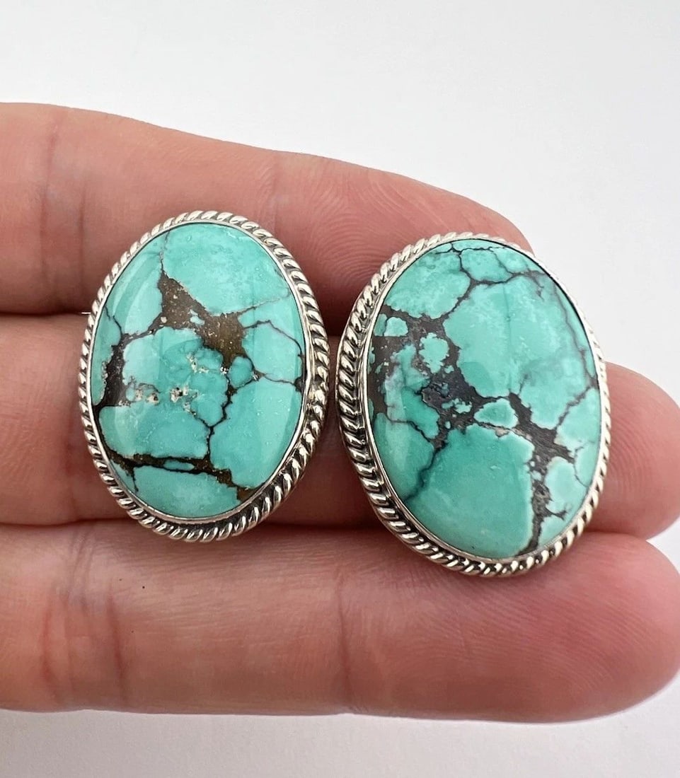 VTG NAKAI NAVAJO STERLING SILVER HIGH GRADE KINGMAN TURQUOISE OVAL EARRINGS: VTG NAKAI NAVAJO STERLING SILVER HIGH GRADE KINGMAN TURQUOISE OVAL EARRINGS Vtg Nakai Navajo Sterling Silver High Grade Kingman Turquoise Oval Post Earrings Size: 1 1/8" Tall & 7/8" Wide Weight is 16.