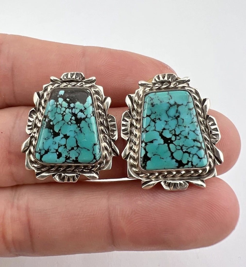 BILLIE EAGLE NAVAJO STERLING SILVER SPIDERWEB KINGMAN TURQUOISE POST EARRINGS: BILLIE EAGLE NAVAJO STERLING SILVER SPIDERWEB KINGMAN TURQUOISE POST EARRINGS Vtg Billie Eagle Navajo Sterling Silver Spiderweb Kingman Turquoise Post Earrings Size: 1 1/8" Tall & 7/8" Wide Weight is 