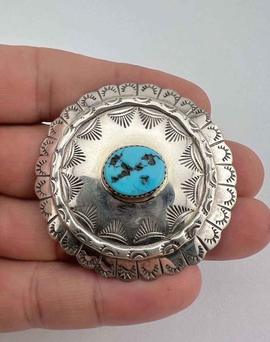 VTG NAVAJO STERLING SILVER SLEEPING BEAUTY TURQUOISE STAMPED CONCHO BROOCH 2": VTG NAVAJO STERLING SILVER SLEEPING BEAUTY TURQUOISE STAMPED CONCHO BROOCH 2" Vtg Navajo Sterling Silver Sleeping Beauty Turquoise Stamped Concho Brooch 2" Size: 2" Tall & Wide Metal: Sterling Silver 