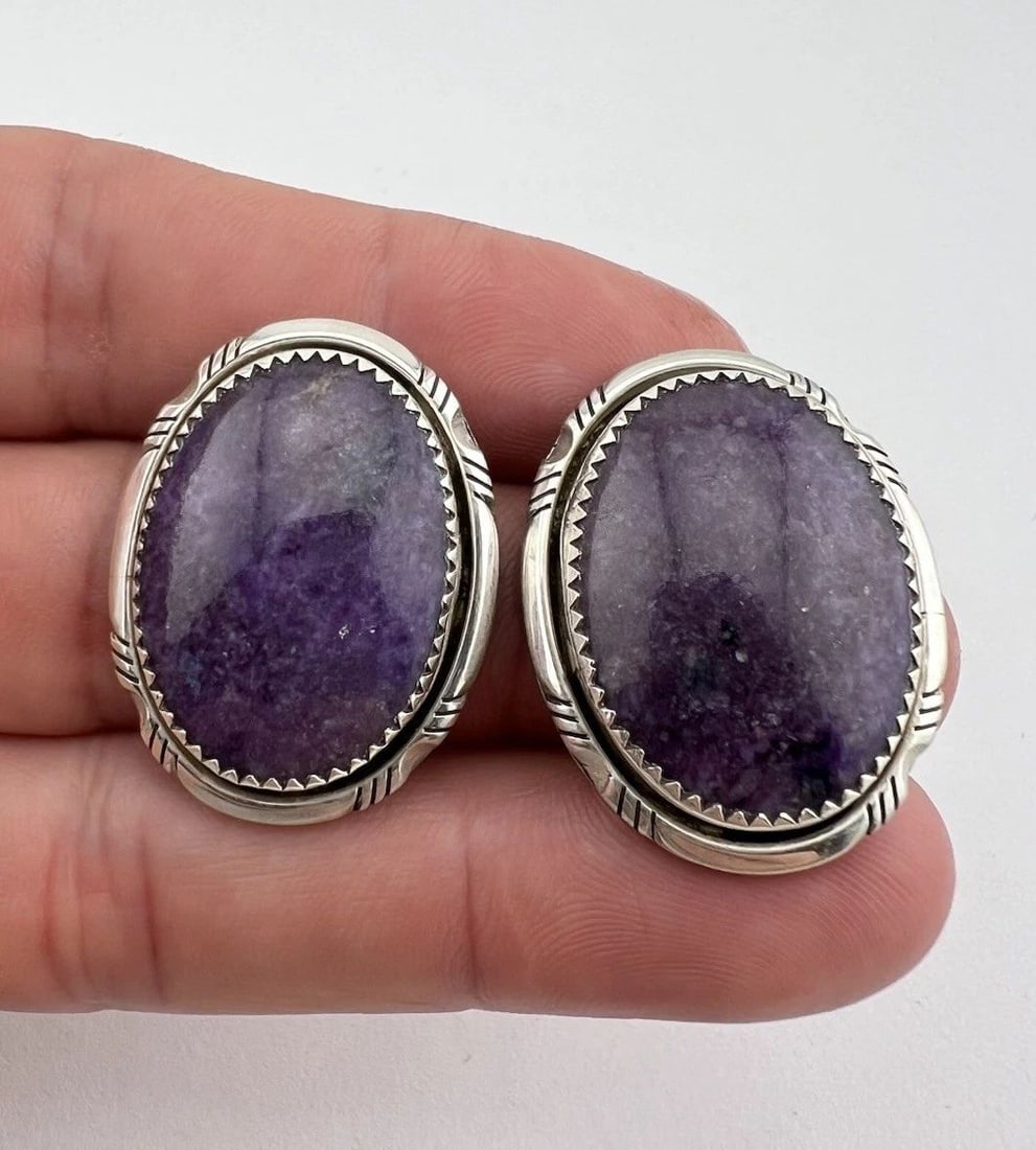 VTG JOHNSON NAVAJO STERLING SILVER NATURAL CHAROITE STAMPED OVAL POST EARRINGS (1 of 1)