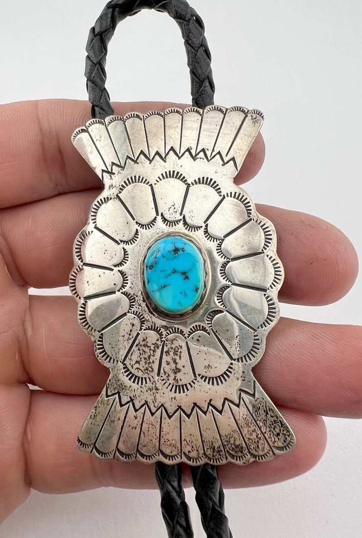 2.5" NAVAJO STERLING SILVER SLEEPING BEAUTY TURQUOISE STAMPED BOWTIE BOLO TIE: 2.5" NAVAJO STERLING SILVER SLEEPING BEAUTY TURQUOISE STAMPED BOWTIE BOLO TIE Vintage 2.5" Navajo Sterling Silver Sleeping Beauty Turquoise Stamped Bowtie Bolo Tie Size: 2 1/2" Tall by1 1/2" Wide Weig