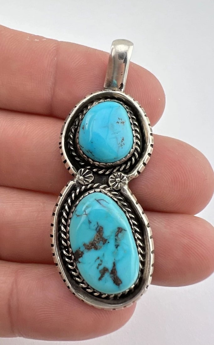 VTG TOM WILLETO NAVAJO STERLING SILVER SLEEPING BEAUTY TURQUOISE PENDANT 2 1/8": VTG TOM WILLETO NAVAJO STERLING SILVER SLEEPING BEAUTY TURQUOISE PENDANT 2 1/8" Vtg Tom Willeto Navajo Sterling Silver Sleeping Beauty Turquoise Pendant 2 1/8" Size: 2 1/8" Tall With bail by 7/8" Wide