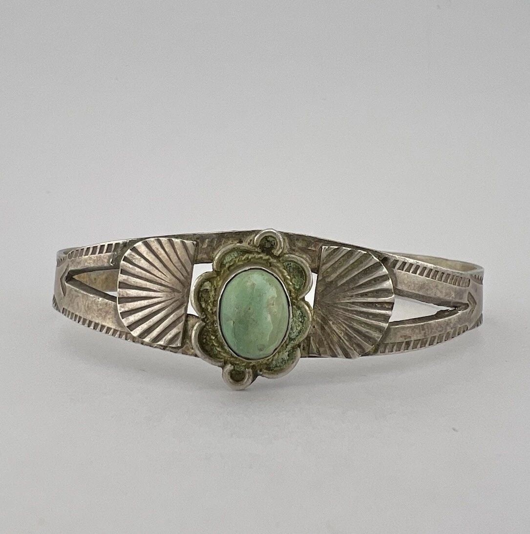EARLY VTG FRED HARVEY NAVAJO STERLING SILVER TURQUOISE STAMPED CUFF BRACELET: EARLY VTG FRED HARVEY NAVAJO STERLING SILVER TURQUOISE STAMPED CUFF BRACELET Early Vtg Fred Harvey Navajo Sterling Silver Turquoise Stamped Cuff Bracelet Cuff is 5 5/8" tip to Tip and has a 1 1/4" Adj