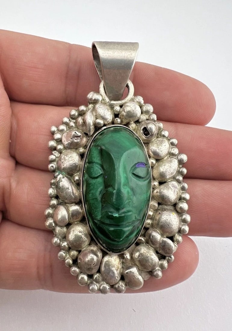 HUGE VTG MEXICO GREEN MALACHITE AZTEC MAYAN GOD WARRIOR FACE 3D PENDANT 50.6G: HUGE VTG MEXICO GREEN MALACHITE AZTEC MAYAN GOD WARRIOR FACE 3D PENDANT 50.6G HUGE Vtg Mexico Green Malachite Aztec Mayan God Warrior Face 3D Pendant 50.6g Size: 2 3/4" Tall With Bail By 1 1/2" At Its