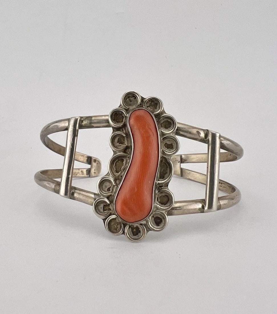 VINTAGE NAVAJO STERLING SILVER MEDITERRANEAN BRANCH CORAL CUFF BRACELET: VINTAGE NAVAJO STERLING SILVER MEDITERRANEAN BRANCH CORAL CUFF BRACELET Vintage Navajo Sterling Silver Mediterranean Branch Coral Cuff Bracelet Cuff is Just Under 5 1/4" tip to Tip and has a 1" Wide A