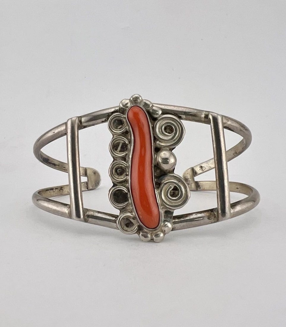 VINTAGE NAVAJO STERLING SILVER MEDITERRANEAN BRANCH CORAL CUFF BRACELET: VINTAGE NAVAJO STERLING SILVER MEDITERRANEAN BRANCH CORAL CUFF BRACELET Vintage Navajo Sterling Silver Mediterranean Branch Coral Cuff Bracelet Cuff is 5 1/8" tip to Tip and has a 1 1/8" Wide Adjustab