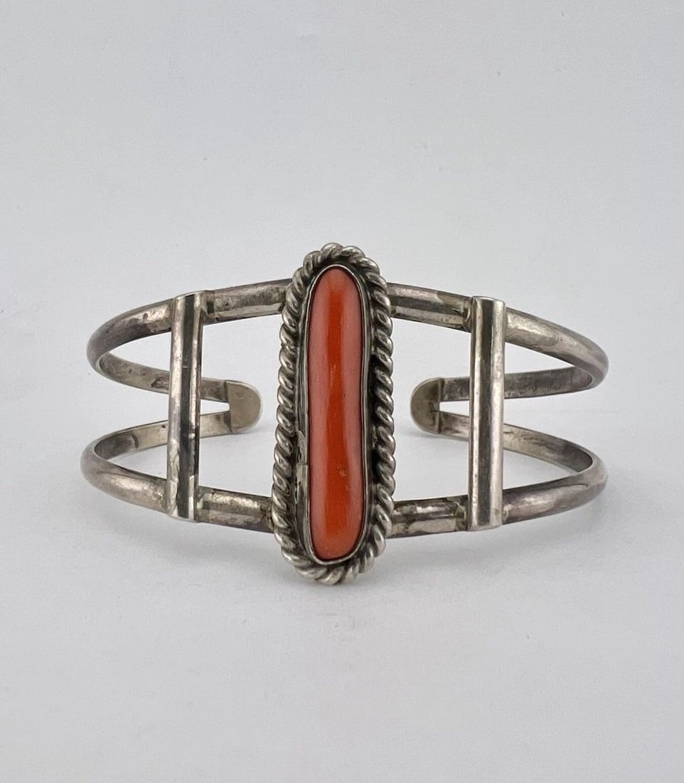 VINTAGE NAVAJO STERLING SILVER MEDITERRANEAN BRANCH CORAL CUFF BRACELET: VINTAGE NAVAJO STERLING SILVER MEDITERRANEAN BRANCH CORAL CUFF BRACELET Vintage Navajo Sterling Silver Mediterranean Branch Coral Cuff Bracelet Cuff is Over 5 1/4" tip to Tip and has a 7/8" Wide Adjus