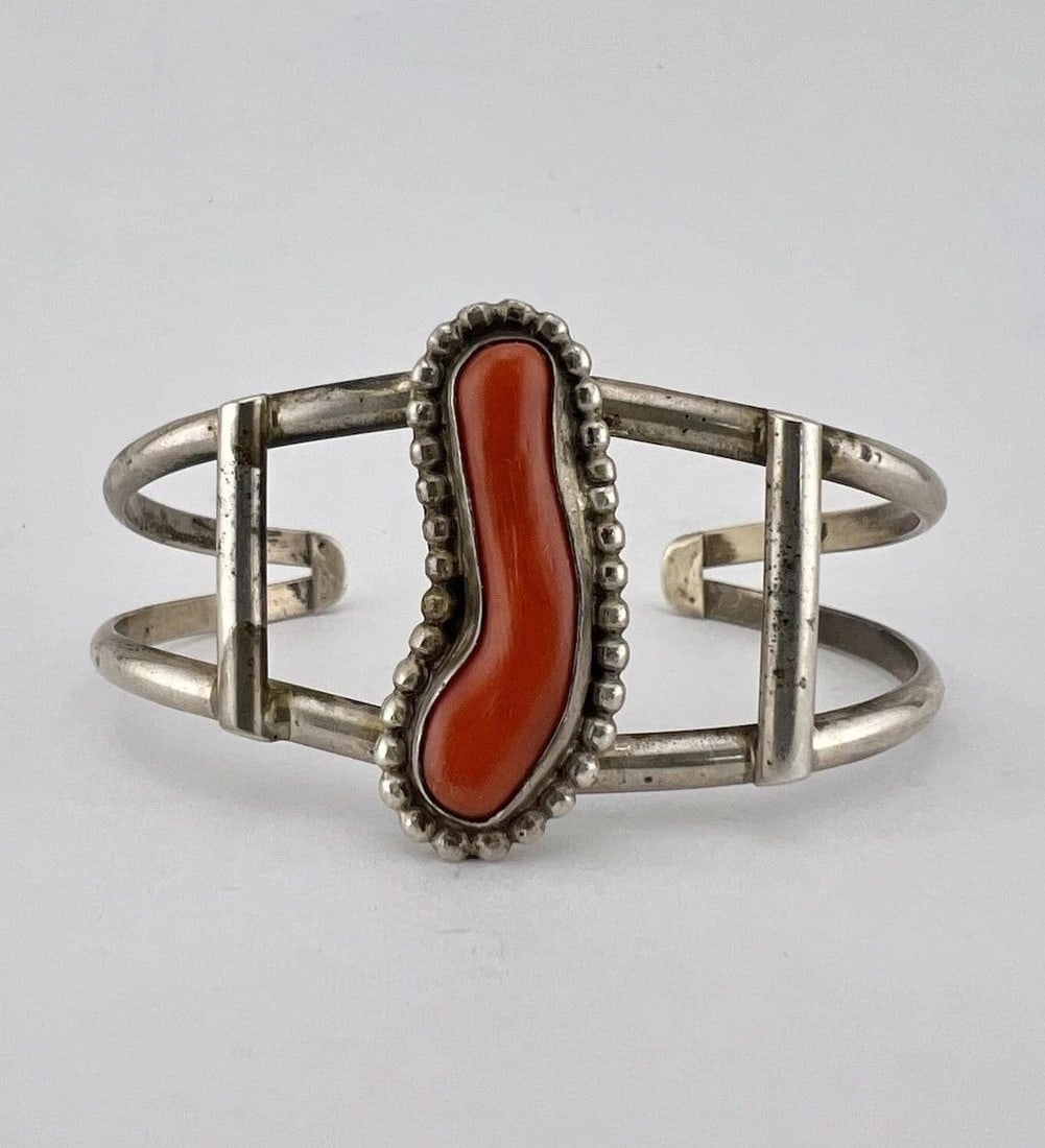 VINTAGE NAVAJO STERLING SILVER MEDITERRANEAN BRANCH CORAL CUFF BRACELET (1 of 2)