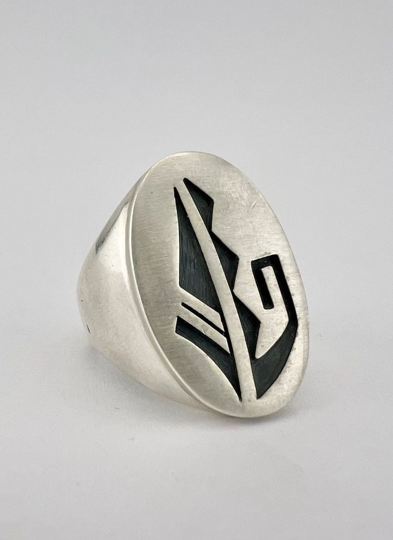 VTG ELDON JAMES HOPI HEAVY STERLING SILVER TRIBAL OVERLAY DESIGN MENS RING 19.5G: VTG ELDON JAMES HOPI HEAVY STERLING SILVER TRIBAL OVERLAY DESIGN MENS RING 19.5G Vtg Eldon James Hopi Heavy Sterling Silver Tribal Overlay Design Men's Ring 19.5g Ring Size: 11 - Can Be Re Sized Weigh