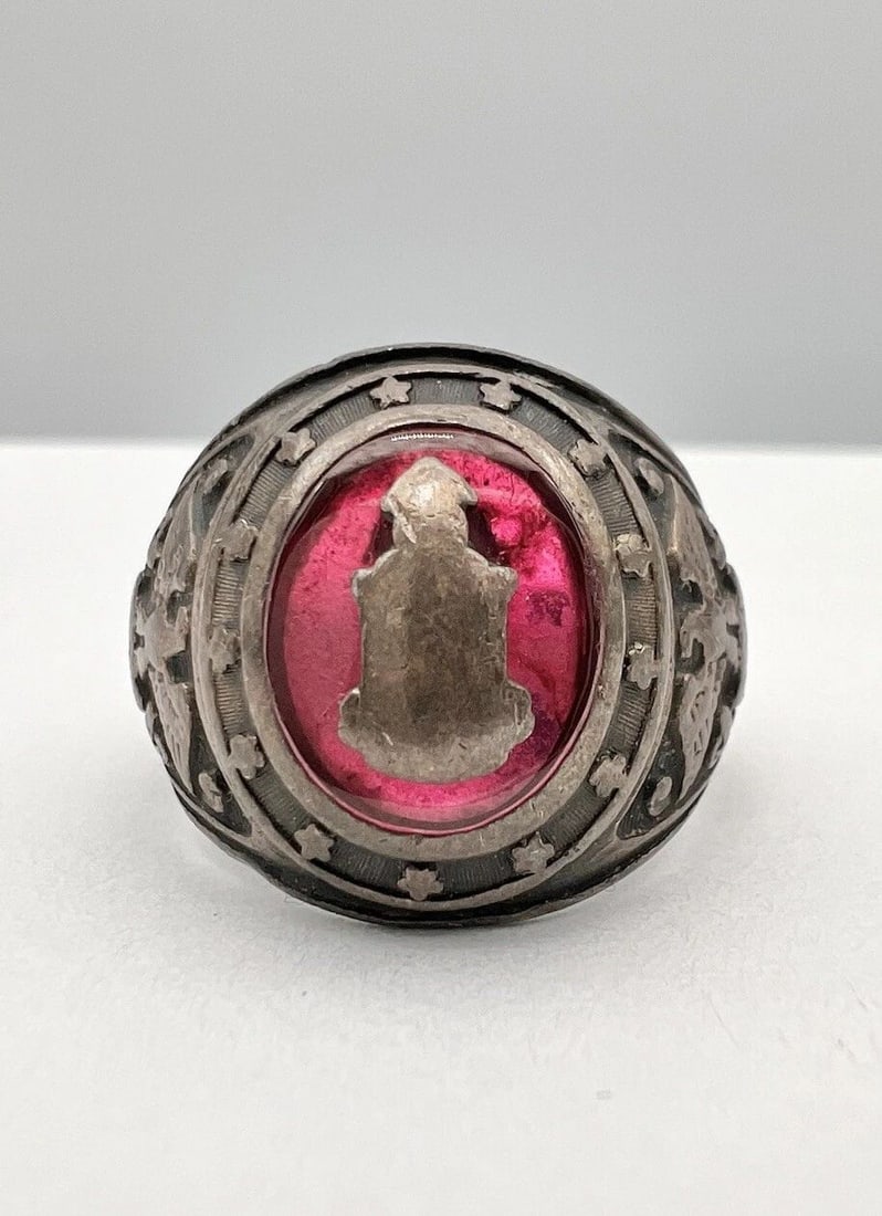 ANTIQUE ARMY NAVY MARINES WW2 U.S. MILITARY STERLING SILVER EAGLES RING: ANTIQUE ARMY NAVY MARINES WW2 U.S. MILITARY STERLING SILVER EAGLES RING Antique Army Navy Marines WW2 U.S. Military Sterling Silver Eagles Ring Ring Size: 9 Metal: Sterling Silver Weight is 11.7 grams