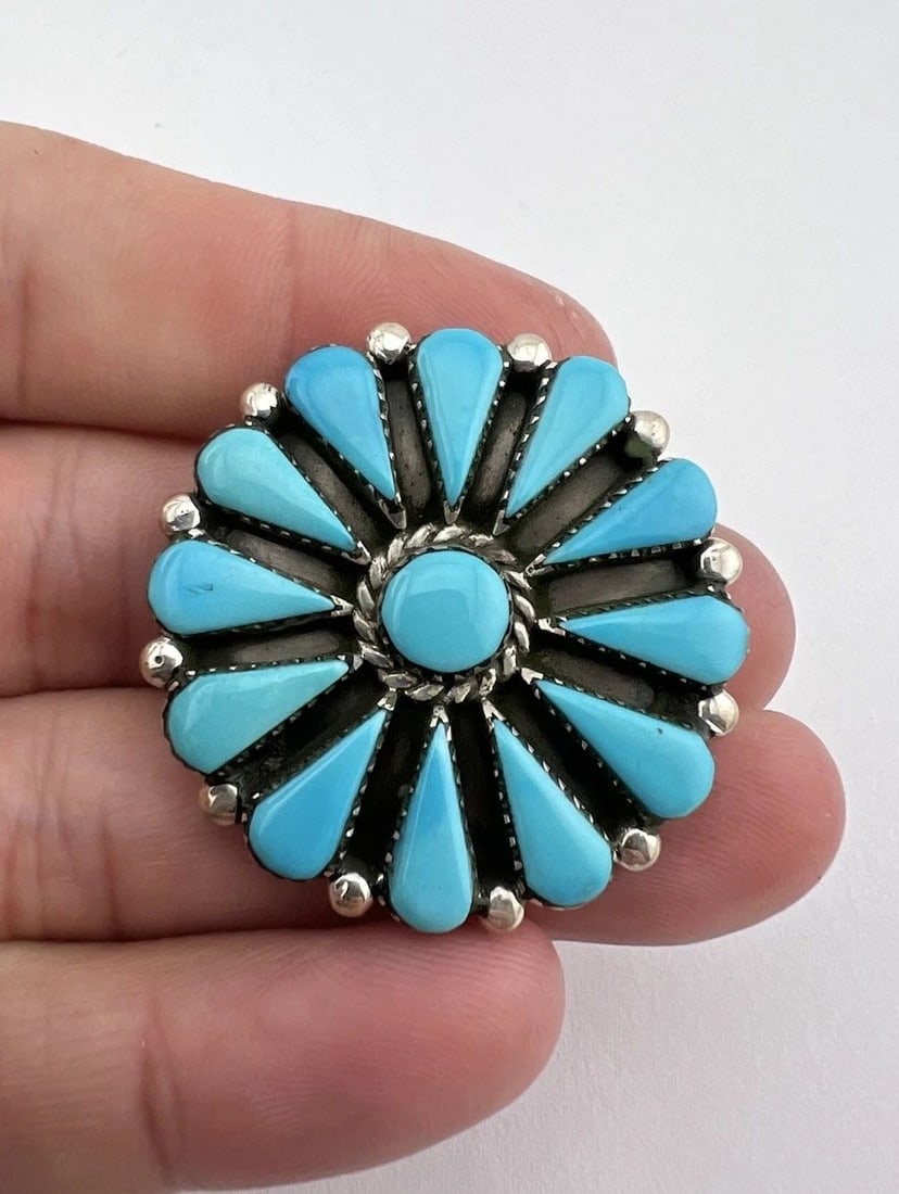 VINTAGE NAVAJO STERLING SILVER TURQUOISE ROUND CLUSTER PIN BROOCH PENDANT 1.5": VINTAGE NAVAJO STERLING SILVER TURQUOISE ROUND CLUSTER PIN BROOCH PENDANT 1.5" Vintage Navajo Sterling Silver Turquoise Round Cluster Pin Brooch Pendant 1.5" Size: 1 1/2" Tall & Wide Weight is 13.8 Gr