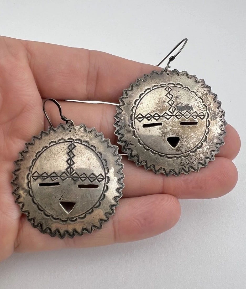 VINTAGE NAVAJO STERLING SILVER STAMPED SUNFACE ROUND HOOK DANGLE EARRINGS 2 1/8" (1 of 2)