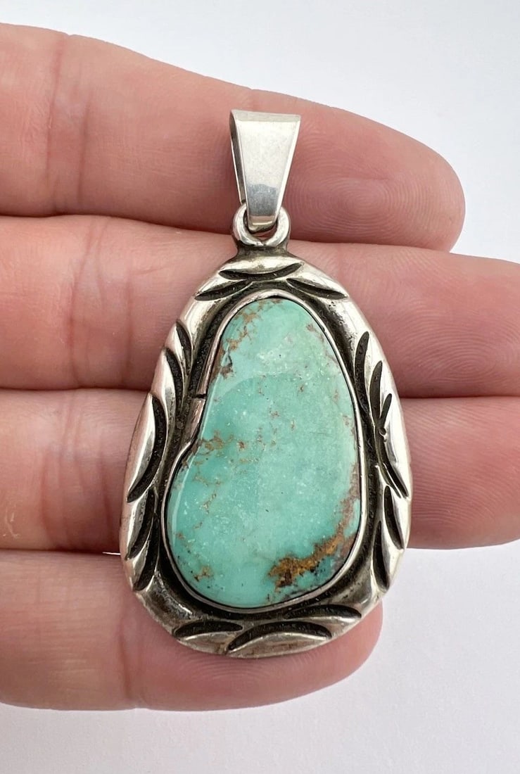 VINTAGE NAVAJO STERLING SILVER ROYSTON TURQUOISE STAMPED PENDANT 2 1/8": VINTAGE NAVAJO STERLING SILVER ROYSTON TURQUOISE STAMPED PENDANT 2 1/8" Vintage Navajo Sterling Silver Royston Turquoise Stamped Pendant 2 1/8" Size: 2 1/8" Tall With bail by 1 1/8" Wide Weight is 15.