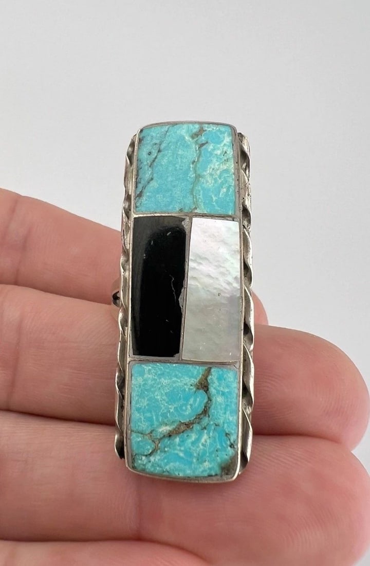 VTG N.LEE NAVAJO STERLING SILVER TURQUOISE & MOTHER OF PEARL & JET FLUSH RING: VTG N.LEE NAVAJO STERLING SILVER TURQUOISE & MOTHER OF PEARL & JET FLUSH RING Vtg N.Lee Navajo Sterling Silver Turquoise & Mother Of Pearl & Jet Flush Ring Ring Size: 7.5 - Can Be Re Sized Weight is 1