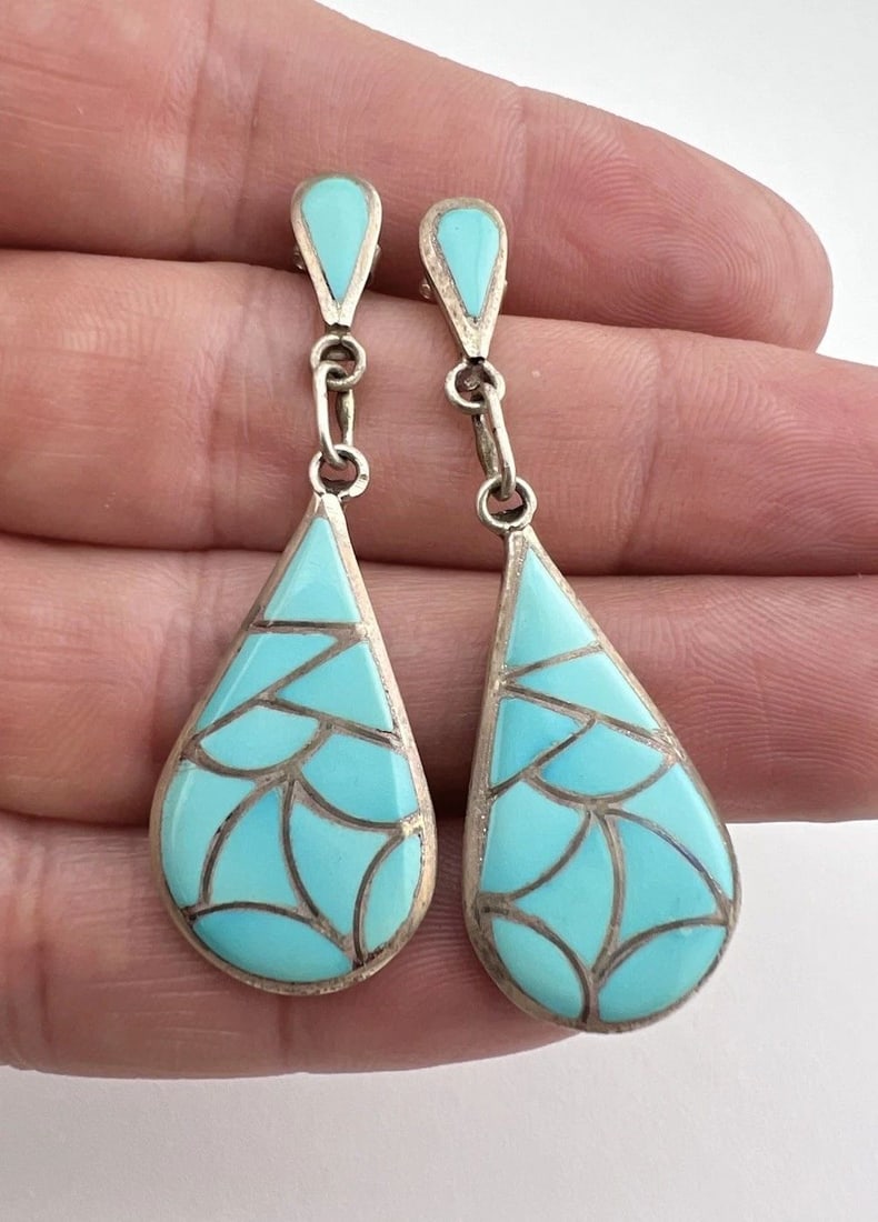 VTG ZUNI STERLING SILVER FLUSH TURQUOISE FISHSCALE INLAY POST DANGLE EARRINGS 2": VTG ZUNI STERLING SILVER FLUSH TURQUOISE FISHSCALE INLAY POST DANGLE EARRINGS 2" Vtg Zuni Sterling Silver Flush Turquoise Fish scale Inlay Post Dangle Earrings 2" Size: 2" Tall With Dangle By 5/8" Wid