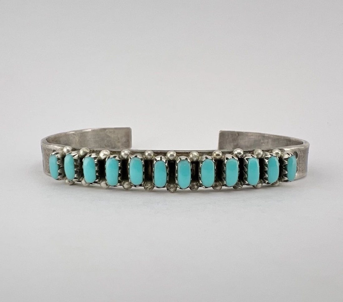 VINTAGE ZUNI TURQUOISE STERLING SILVER 1 ROW SNAKE EYE STAMPED CUFF BRACELET (1 of 2)