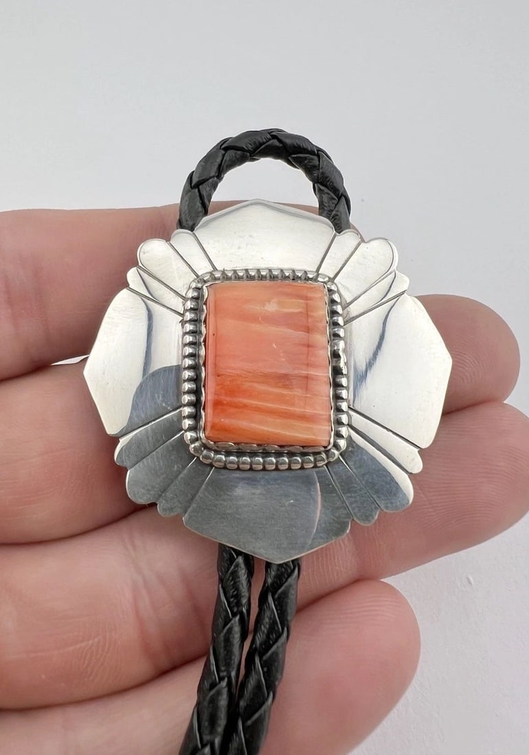 VTG NAVAJO STERLING SILVER STAMPED RECTANGLE SPINY OYSTER SHELL BOLO TIE 1 5/8" (1 of 2)