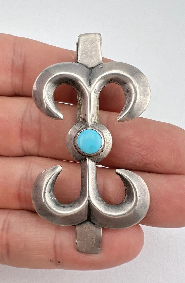2.5" VINTAGE NAVAJO STERLING SILVER SANDCAST & TURQUOISE MONEY TIE CLIP -18.1G: 2.5" VINTAGE NAVAJO STERLING SILVER SANDCAST & TURQUOISE MONEY TIE CLIP -18.1G 2.5" Vintage Navajo Sterling Silver Sandcast & Turquoise Money Tie Clip -18.1g Size: 2 1/2" Tall By Over 1 1/4" Wide Meta