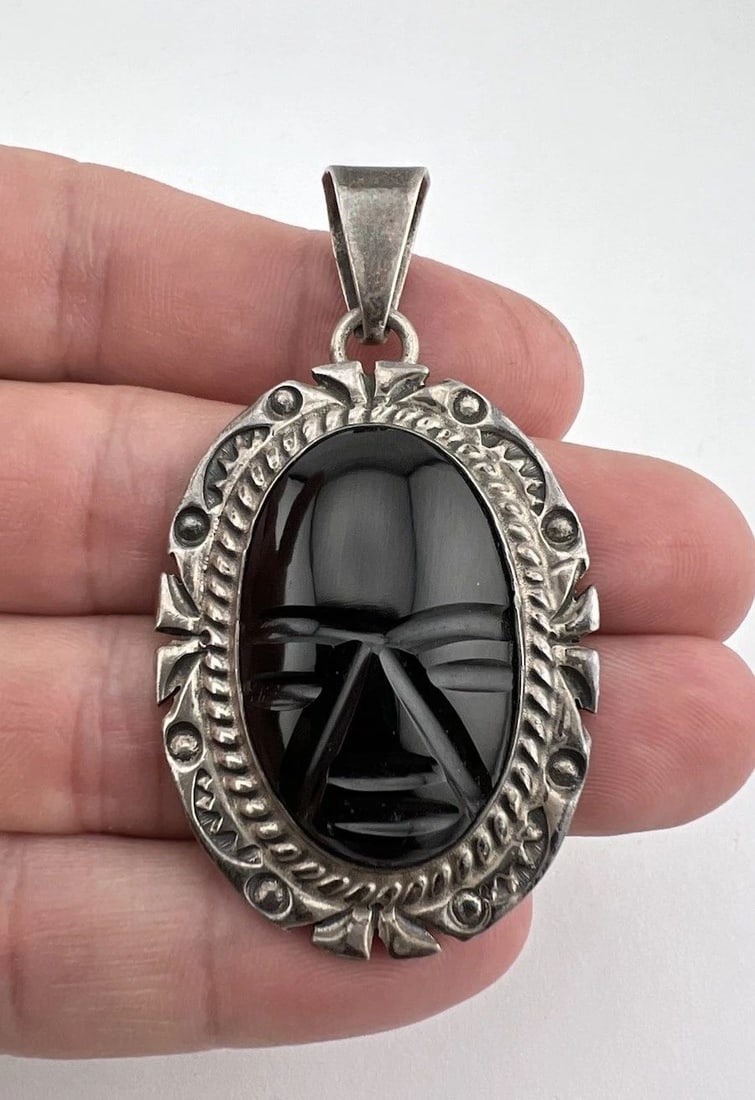 HUGE VTG MEXICO OBSIDIAN AZTEC MAYAN GOD WARRIOR FACE 3D PENDANT 28.3G: HUGE VTG MEXICO OBSIDIAN AZTEC MAYAN GOD WARRIOR FACE 3D PENDANT 28.3G HUGE Vtg Mexico Obsidian Aztec Mayan God Warrior Face 3D Pendant 28.3g Size: 2 1/2" Tall With Bail By Over 1 1/4" At Its Widest P