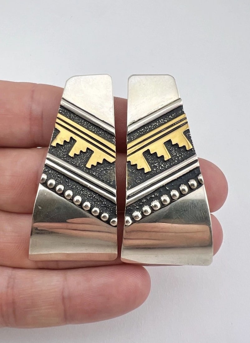 HUGE TOMMY THOMAS SINGER NAVAJO STERLING SILVER GOLD-FILLED CLIP EARRINGS 2 1/8" (1 of 2)