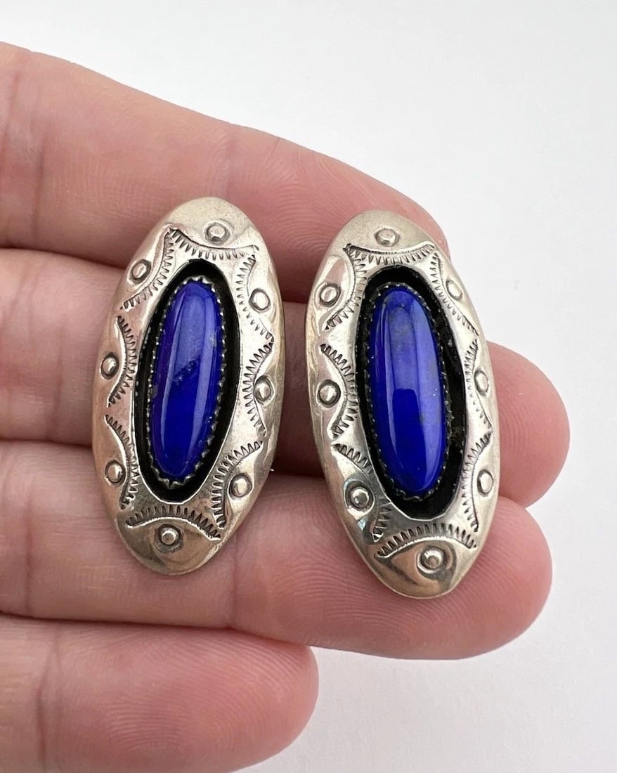 VTG NAVAJO STERLING SILVER LAPIS LAZULI STAMPED SHADOWBOX OVAL POST EARRINGS (1 of 2)