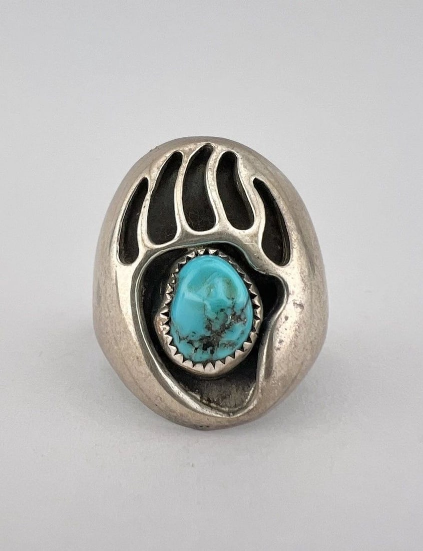 VTG NAVAJO STERLING SILVER KINGMAN TURQUOISE BEAR PAW DOME MEN'S RING 16.9G: VTG NAVAJO STERLING SILVER KINGMAN TURQUOISE BEAR PAW DOME MEN'S RING 16.9G Vtg Navajo Sterling Silver Kingman Turquoise Bear Paw Dome Men's Ring 16.9g Ring Size: 12.0- Can Be Resized Weight is 16.9 G