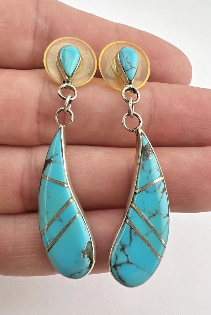 VTG NAVAJO STERLING SILVER TURQUOISE FLUSH INLAY TEARDROP DANGLE EARRINGS 2 1/8": VTG NAVAJO STERLING SILVER TURQUOISE FLUSH INLAY TEARDROP DANGLE EARRINGS 2 1/8" Vtg Navajo Sterling Silver Turquoise Flush Inlay Teardrop Dangle Earrings 2 1/8" Size: 2 1/8" Tall With Dangle & 3/8" W