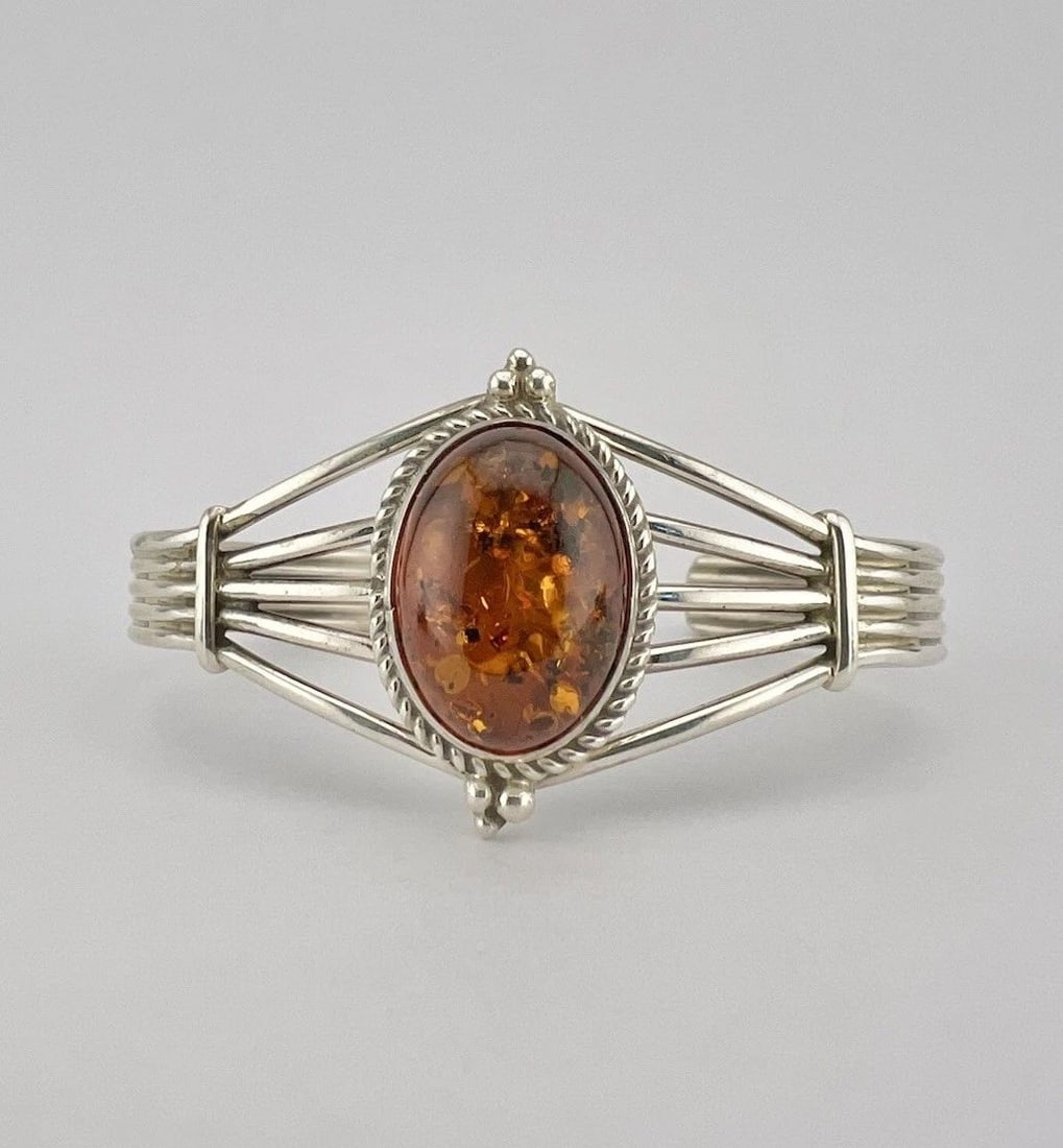 VINTAGE NAVAJO STERLING SILVER BALTIC HONEY AMBER 5 SHANK CUFF BRACELET: VINTAGE NAVAJO STERLING SILVER BALTIC HONEY AMBER 5 SHANK CUFF BRACELET Vintage Navajo Sterling Silver Baltic Honey Amber 5 Shank Cuff Bracelet Cuff is 5 1/2" tip to Tip and has a 1 1/8" Wide - Adjust