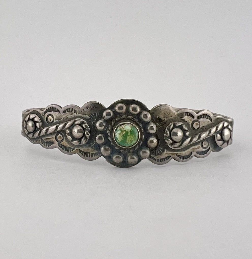 VTG FRED HARVEY NAVAJO STERLING SILVER CERRILLOS TURQUOISE STAMPED CUFF BRACELET: VTG FRED HARVEY NAVAJO STERLING SILVER CERRILLOS TURQUOISE STAMPED CUFF BRACELET Vtg Fred Harvey Navajo Sterling Silver Cerrillos Turquoise Stamped Cuff Bracelet Cuff is Just Under 5 1/4" tip to Tip a
