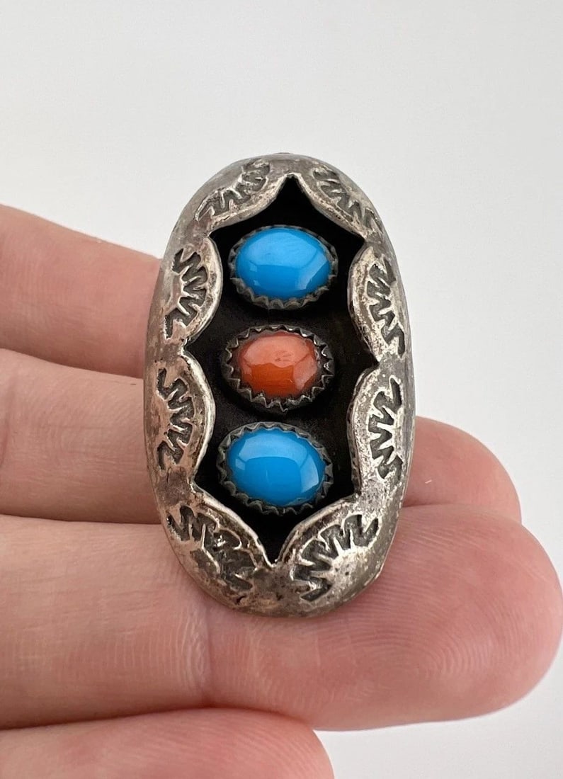 VTG NAVAJO STERLING SILVER BLUE TURQUOISE & RED CORAL STAMPED SHADOWBOX RING (1 of 2)