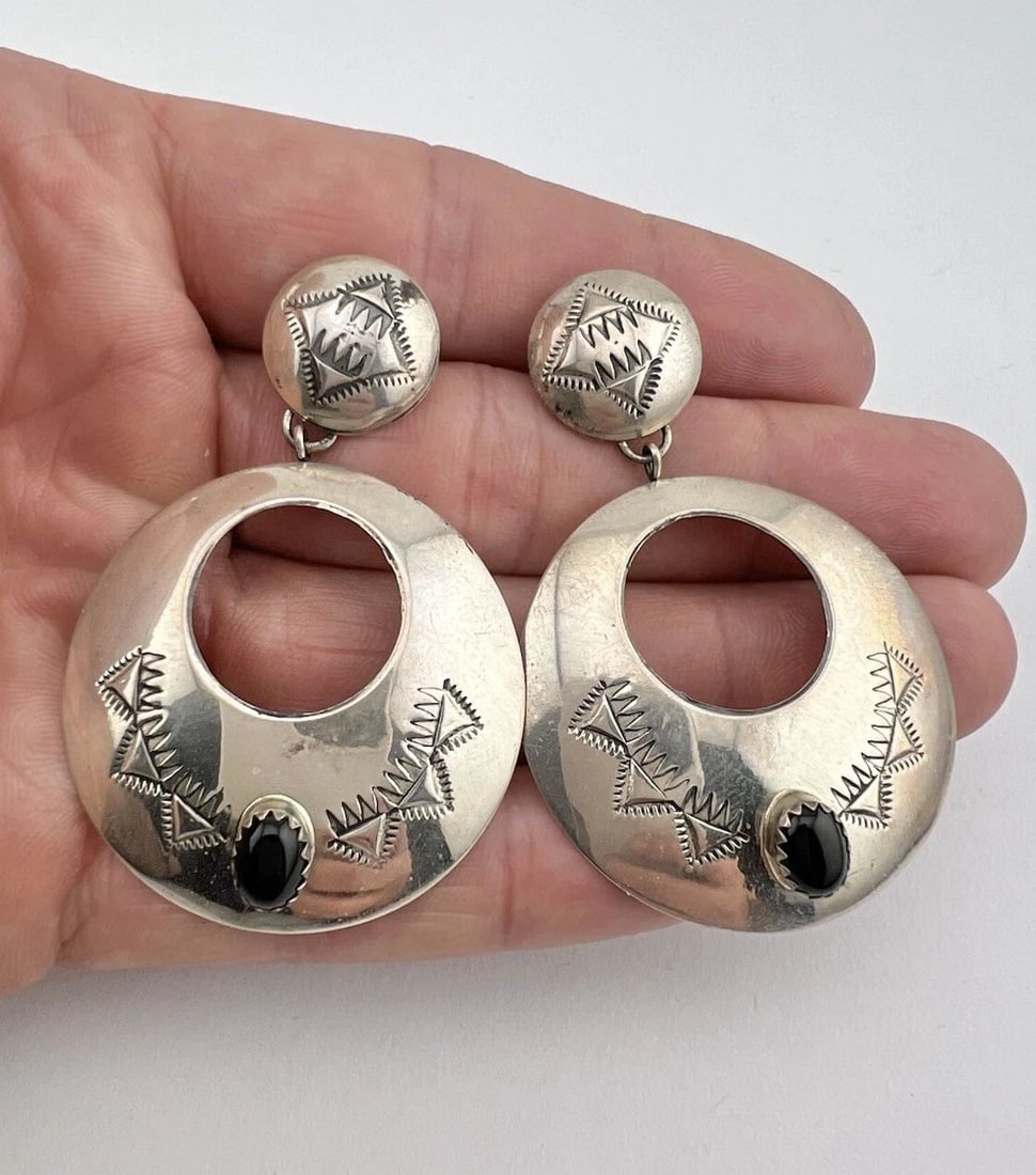 VTG VERA JANE NAVAJO STERLING SILVER ONYX STAMPED DANGLE POST EARRINGS 2.25": VTG VERA JANE NAVAJO STERLING SILVER ONYX STAMPED DANGLE POST EARRINGS 2.25" Vtg Vera Jane Navajo Sterling Silver Onyx Stamped Dangle Post Earrings 2.25" Size: 2 1/4" Tall With Dangle & 1 1/2" Wide We