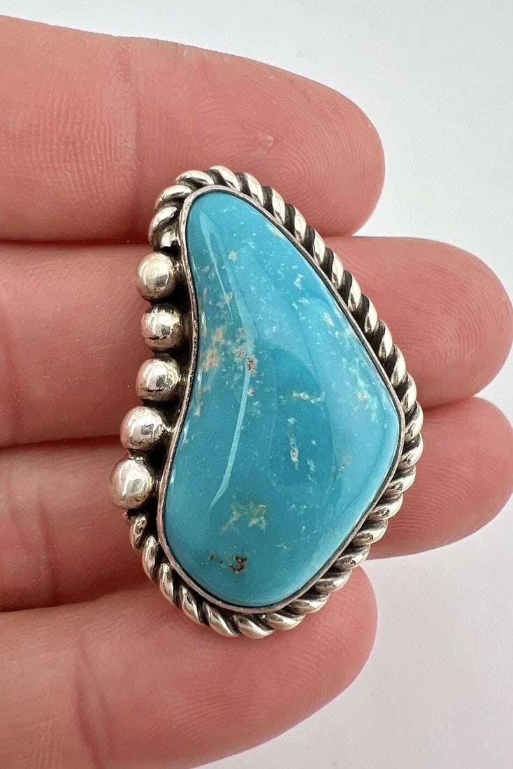VTG NAVAJO STERLING SILVER FOX TURQUOISE STAMPED BROOCH PIN PENDANT 1.5": VTG NAVAJO STERLING SILVER FOX TURQUOISE STAMPED BROOCH PIN PENDANT 1.5" Vtg Navajo Sterling Silver Fox Turquoise Stamped Brooch Pin Pendant 1.5" Size: 1 1/2" Tall by 1" Wide Metal: Sterling Silver We