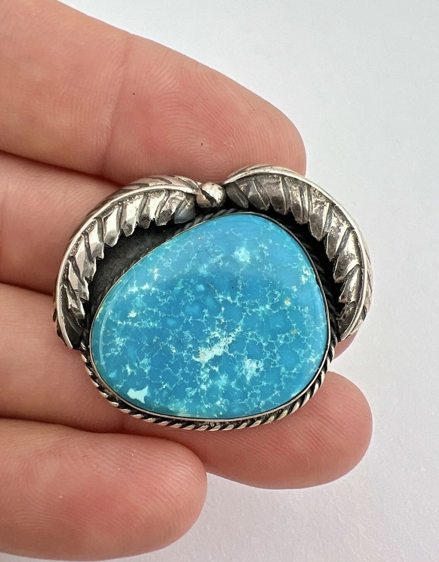VTG NAVAJO STERLING SILVER NEVADA BLUE FOX TURQUOISE STAMPED BROOCH PIN 1.5": VTG NAVAJO STERLING SILVER NEVADA BLUE FOX TURQUOISE STAMPED BROOCH PIN 1.5" Vtg Navajo Sterling Silver Nevada Blue Fox Turquoise Stamped Brooch Pin 1.5" Size: Almost 1 1/4" Tall by 1 1/2" Wide Metal:
