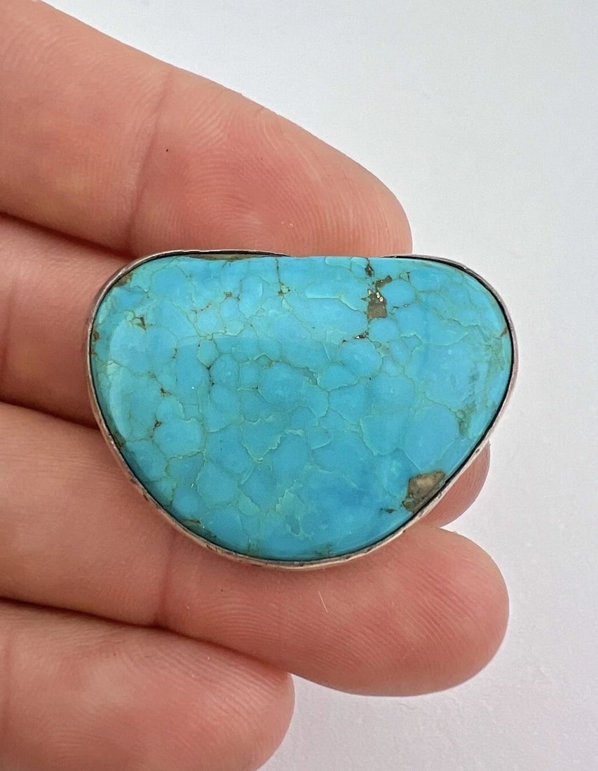 VTG NAVAJO STERLING SILVER NEVADA BLUE GEM TURQUOISE STAMPED BROOCH PIN 1 3/8": VTG NAVAJO STERLING SILVER NEVADA BLUE GEM TURQUOISE STAMPED BROOCH PIN 1 3/8" Vtg Navajo Sterling Silver Nevada Blue Gem Turquoise Stamped Brooch Pin 1 3/8" Size: 1" Tall by 1 3/8" Wide Metal: Sterli