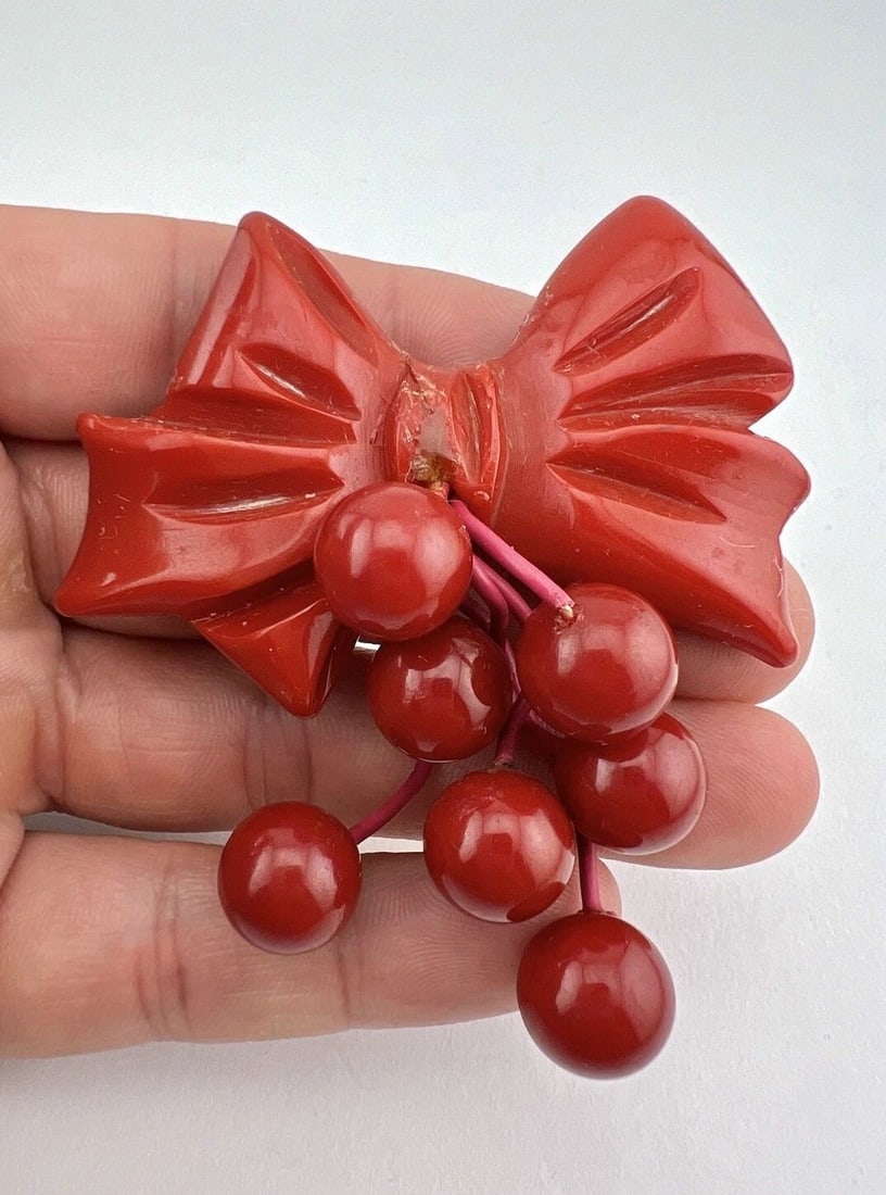 ANTIQUE 1930'S CARVED RED MARBLED BAKELITE AMBER BOWTIE FLOWER BROOCH PIN 3" (1 of 2)