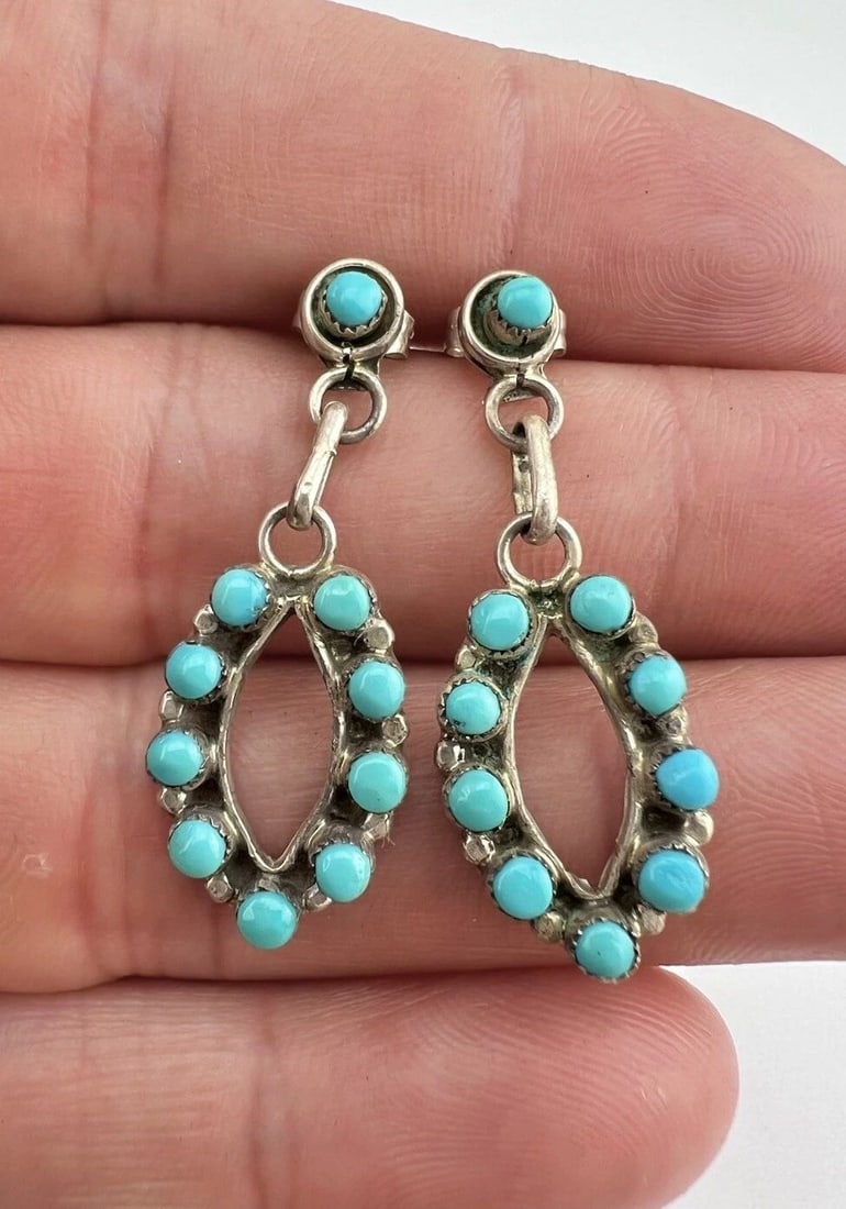VTG ZUNI STERLING SILVER PETIT POINT TURQUOISE CLUSTER POST DANGLE EARRINGS 1.5": VTG ZUNI STERLING SILVER PETIT POINT TURQUOISE CLUSTER POST DANGLE EARRINGS 1.5" Vtg Zuni Sterling Silver Petit Point Turquoise Cluster Post Dangle Earrings 1.5" Size: Almost 1 1/2" Tall With Dangle B