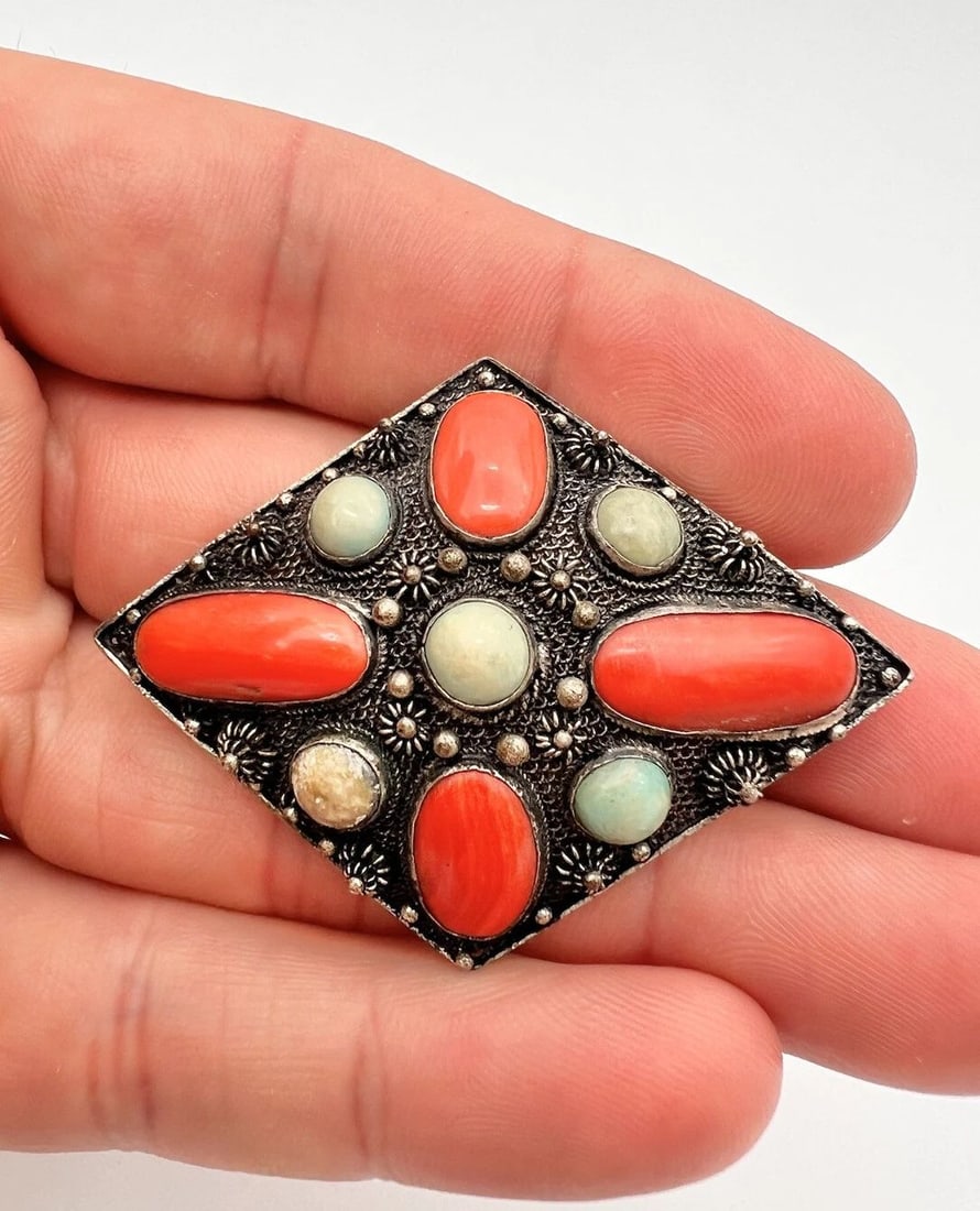 VINTAGE CHINESE SILVER NATURAL RED CORAL & TURQUOISE FILIGREE PIN BROOCH (1 of 2)