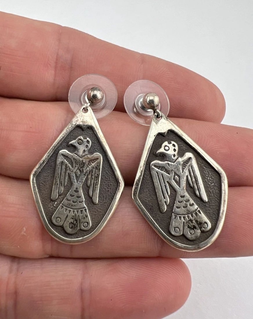 VTG NAVAJO FRED HARVEY STYLE STERLING SILVER THUNDERBIRD POST DANGLE EARRINGS: VTG NAVAJO FRED HARVEY STYLE STERLING SILVER THUNDERBIRD POST DANGLE EARRINGS Vtg Navajo Fred Harvey Style Sterling Silver Thunderbird Post Dangle Earrings Size: 1 3/8" Tall With Dangle & 7/8" Wide We