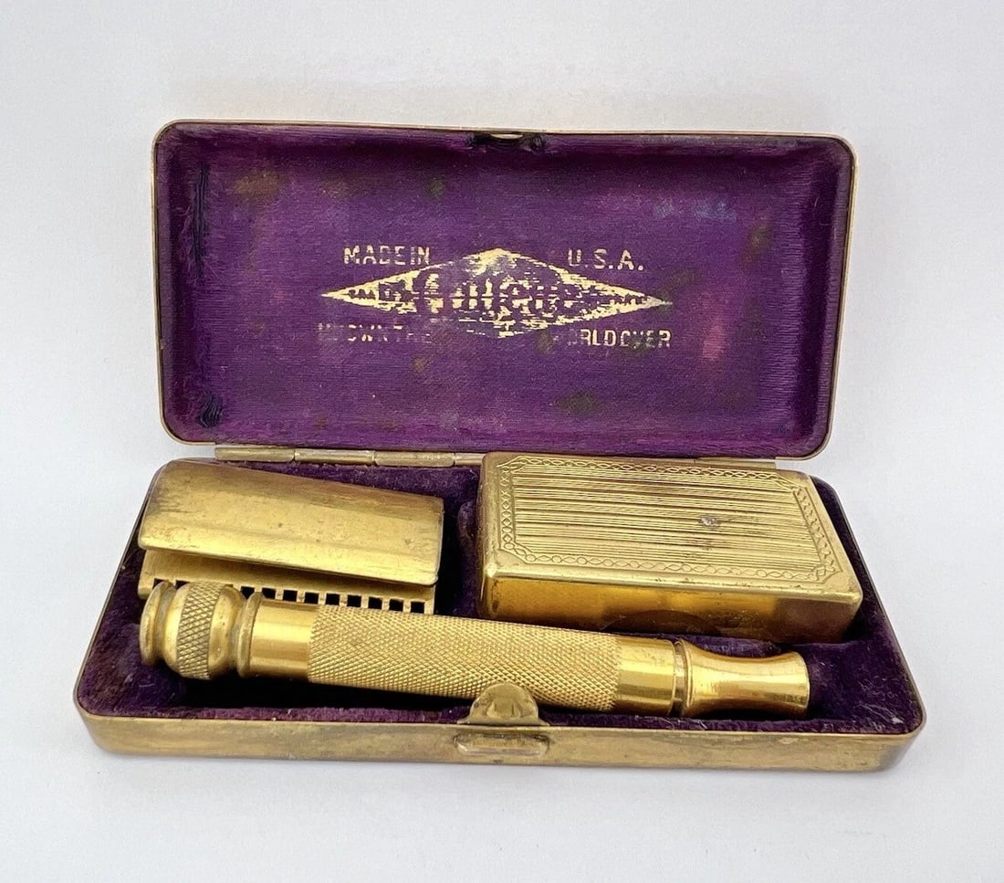 VINTAGE 1930'S GILLETTE GOLD RAZOR & ORIGINAL CASE (1 of 2)