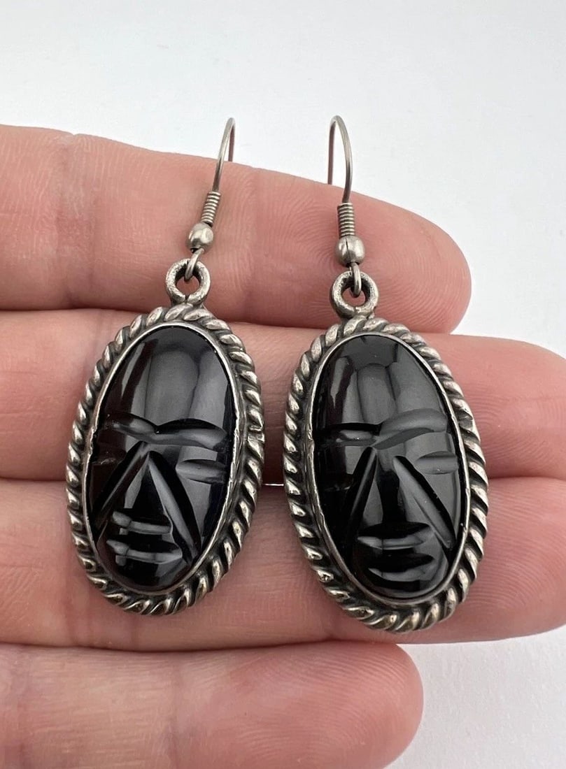 VTG MEXICO TAXCO STERLING SILVER AZTEC MAYAN GOD WARRIOR FACE HOOK EARRINGS: VTG MEXICO TAXCO STERLING SILVER AZTEC MAYAN GOD WARRIOR FACE HOOK EARRINGS Vtg Mexico Taxco Sterling Silver Aztec Mayan God Warrior Face Obsidian Hook Earrings Size: 2" Tall With Dangle By 3/4" Wide 