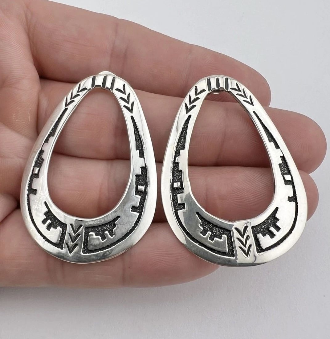 HUGE TOMMY THOMAS SINGER NAVAJO STERLING SILVER OVERLAY OVAL POST EARRINGS 1.75" (1 of 2)