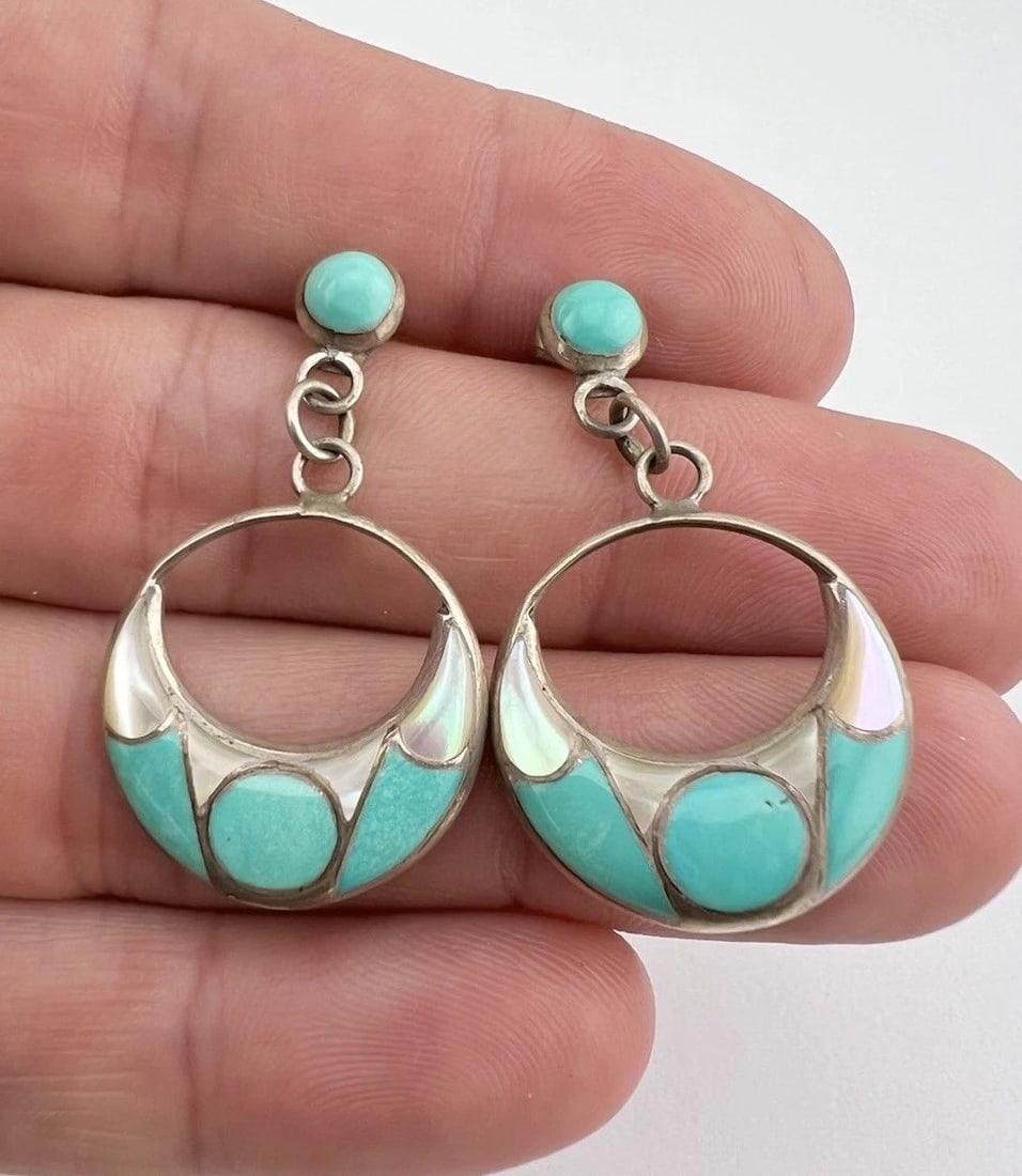 VTG ZUNI STERLING SILVER TURQUOISE & MOP FLUSH INLAY POST DANGLE EARRINGS 1.5": VTG ZUNI STERLING SILVER TURQUOISE & MOP FLUSH INLAY POST DANGLE EARRINGS 1.5" Vtg Zuni Sterling Silver Turquoise & MOP Flush Inlay Post Dangle Earrings 1.5" Size: 1 1/2" Tall With Dangle By 7/8" Wide