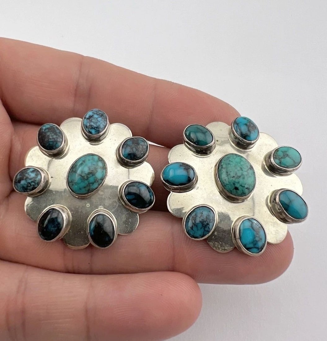 HUGE VINTAGE NAVAJO STERLING SILVER WEBBED TURQUOISE FLORAL CLIP EARRINGS: HUGE VINTAGE NAVAJO STERLING SILVER WEBBED TURQUOISE FLORAL CLIP EARRINGS HUGE Vintage Navajo Sterling Silver Webbed Turquoise Floral Clip Earrings Size: Over 1 1/4" Tall & Wide Weight is 15.5 Grams o
