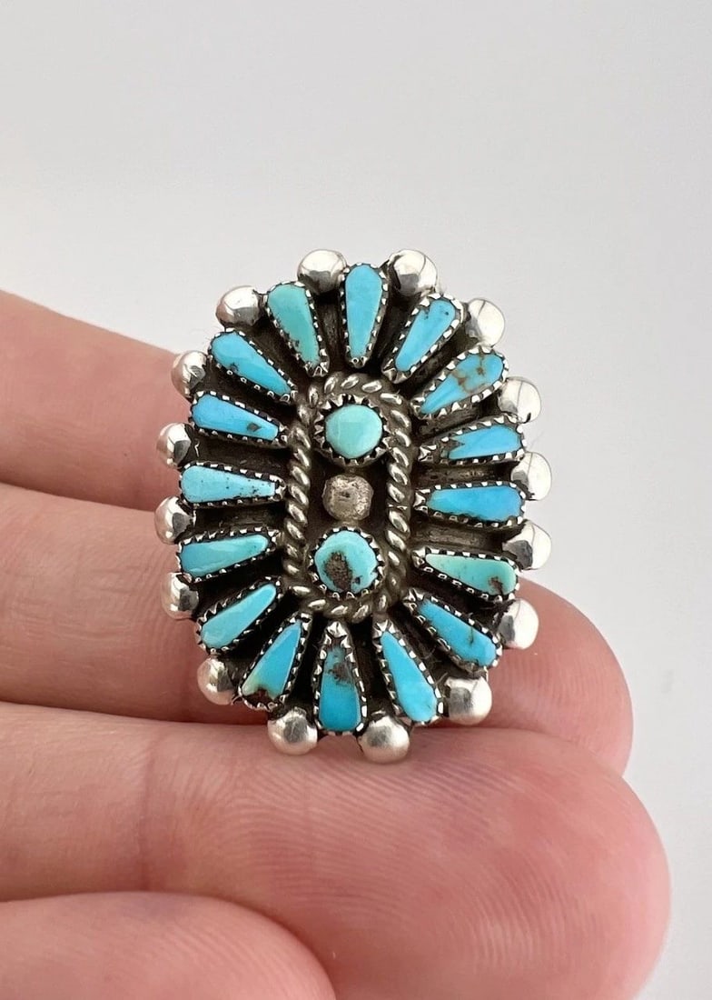 OLD PAWN ZUNI STERLING SILVER PETIT POINT TURQUOISE CLUSTER WOMEN'S RING: OLD PAWN ZUNI STERLING SILVER PETIT POINT TURQUOISE CLUSTER WOMEN'S RING Old Pawn Zuni Sterling Silver Petit Point Turquoise Cluster Women's Ring Ring Size: 6.5 - Can Be re Sized Weight is 7.0 Grams o